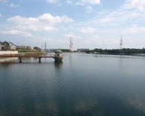 光明池